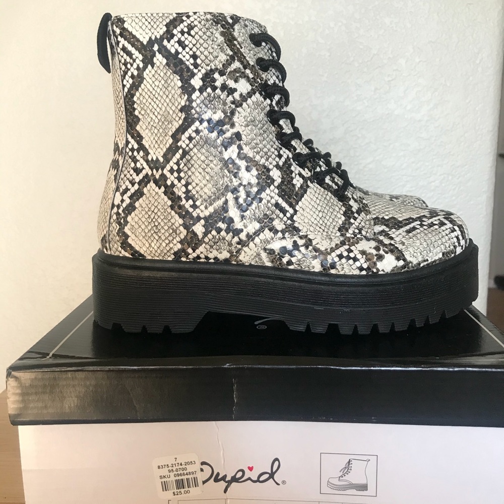Women’s Lace-up Snake Skin Print Combat Boots